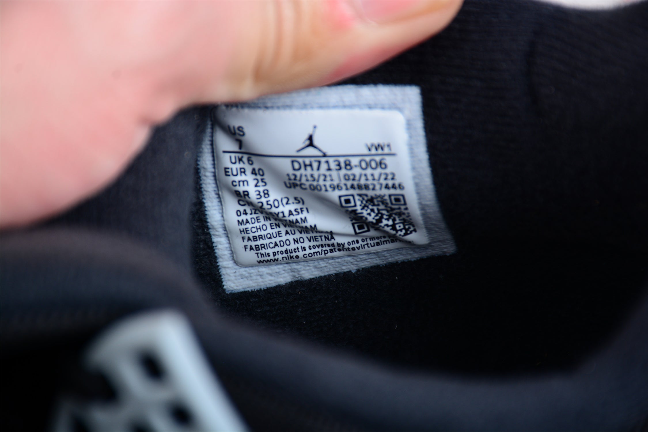 AJ 4 Retro "Black Canvas"